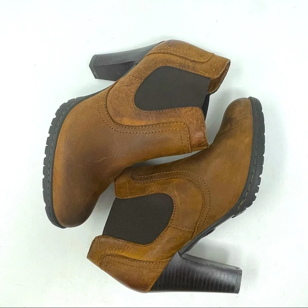 BOC Leather Heeled Boots Brown Side Zip Round Toe Size 7